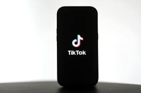 Format court audiovisuel sur TikTok - vidéo courte verticale